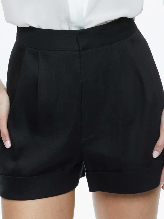Women Alice and Olivia Conry Cuff Short