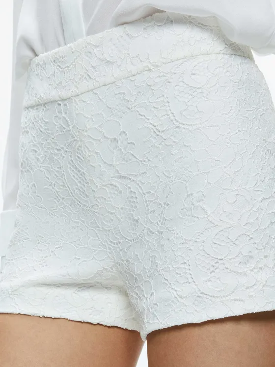 Women Alice and Olivia Dunn Lace Short
